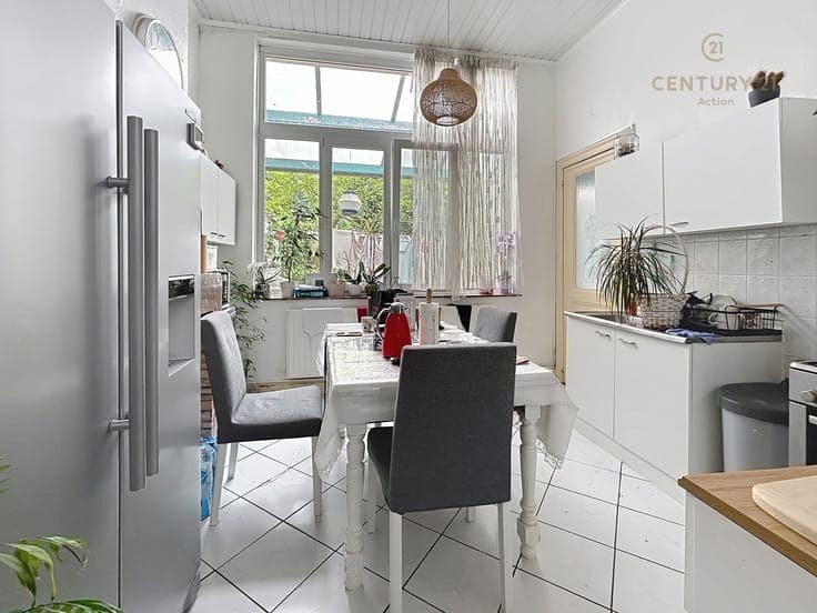 BEAUTIFUL INVESTMENT PROPERTY WITH GARDEN – 3 REGISTERED UNI