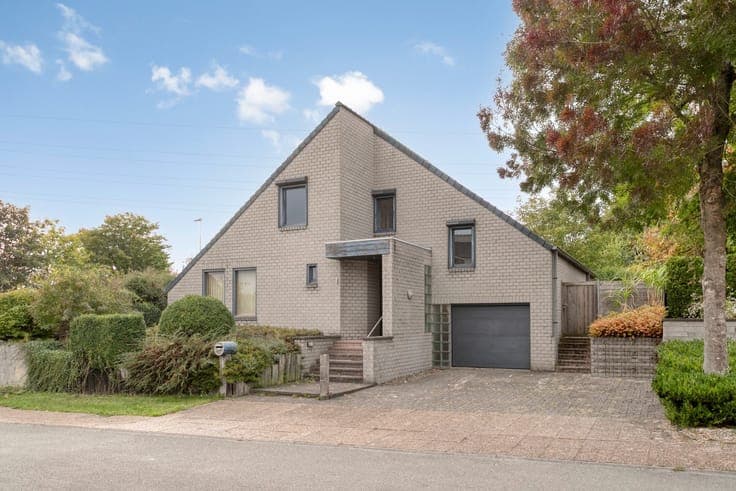 Ruime woning met thuiskantoor te Lendelede