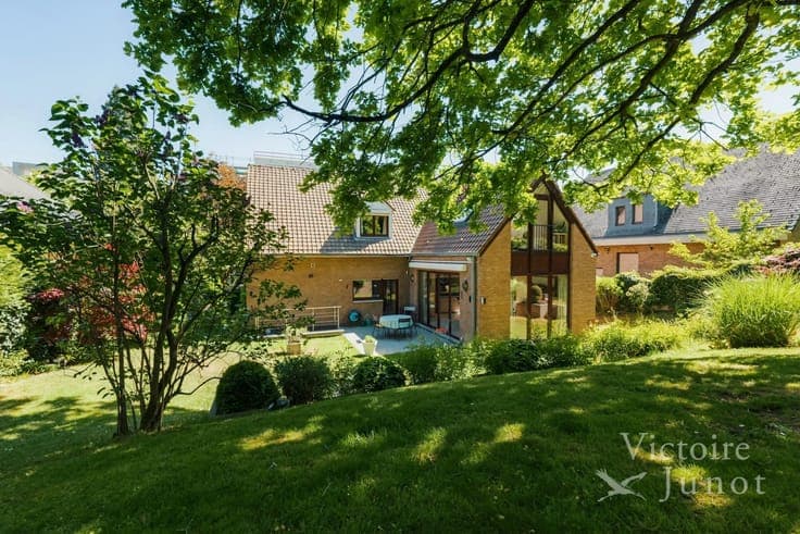 Villa in excellent condition located in a residential neighb