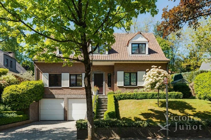 Villa in excellent condition located in a residential neighb