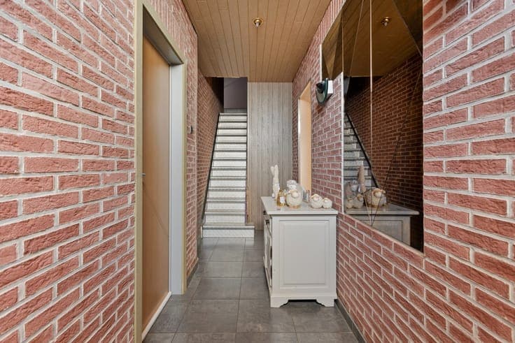 Verrassend ruime woning (4 slaapkamers) met loods , op 98...