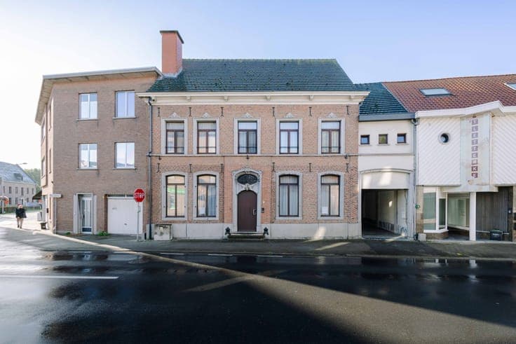 Ruime burgerwoning met zuidgerichte tuin in het centrum van