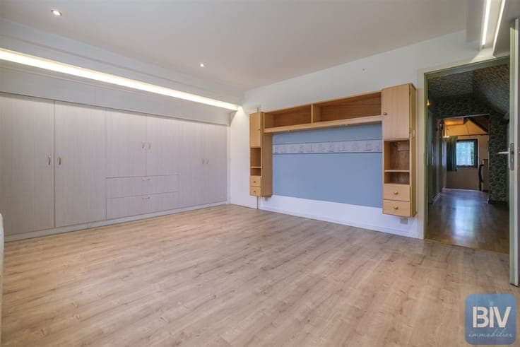 Exceptional 3-bedroom property with a pool and 4,250 m² of l