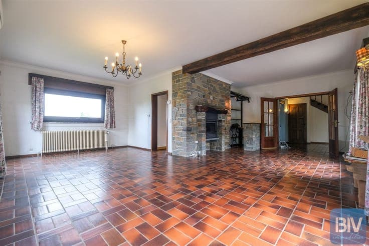 Exceptional 3-bedroom property with a pool and 4,250 m² of l