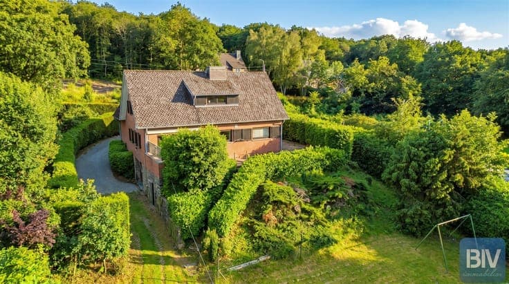 Exceptional 3-bedroom property with a pool and 4,250 m² of l