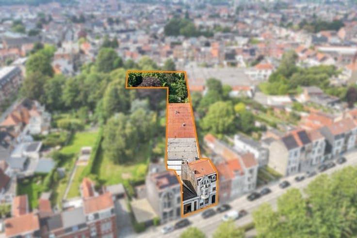 Unique Art Deco Residence with 800 m² Workshop and garden
