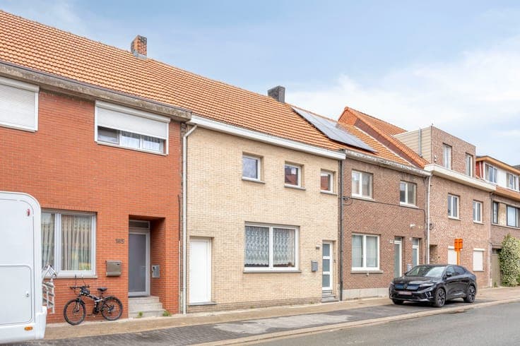 Op te frissen woning met 3 slaapkamers en tuin