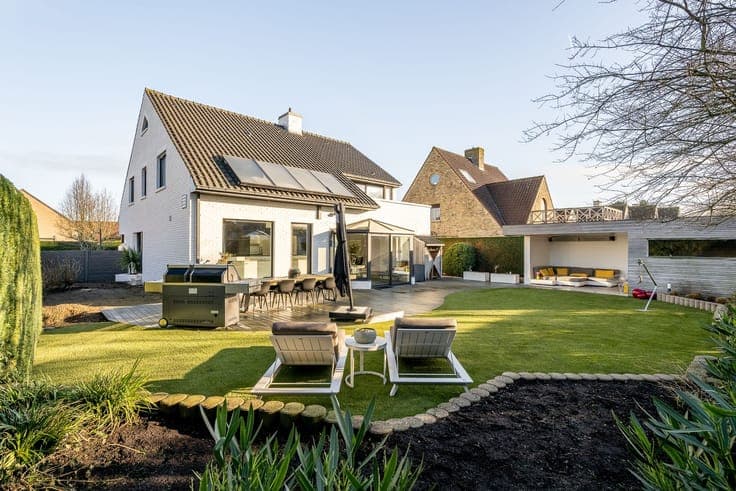 Alleenstaande villa met 4 slaapkamers in een residentiële...
