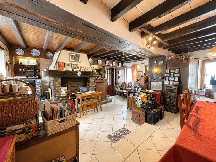 Charming 3-storey house with 4 bedrooms and a garden!