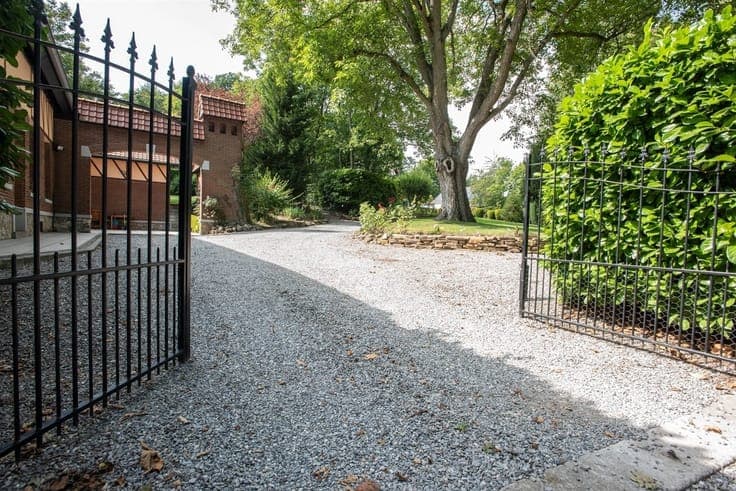 RARE propriété dans un parc arboré de +/- 65a