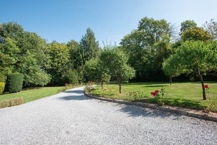 RARE propriété dans un parc arboré de +/- 65a