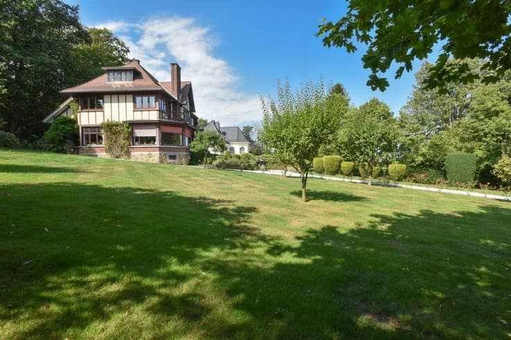 RARE propriété dans un parc arboré de +/- 65a