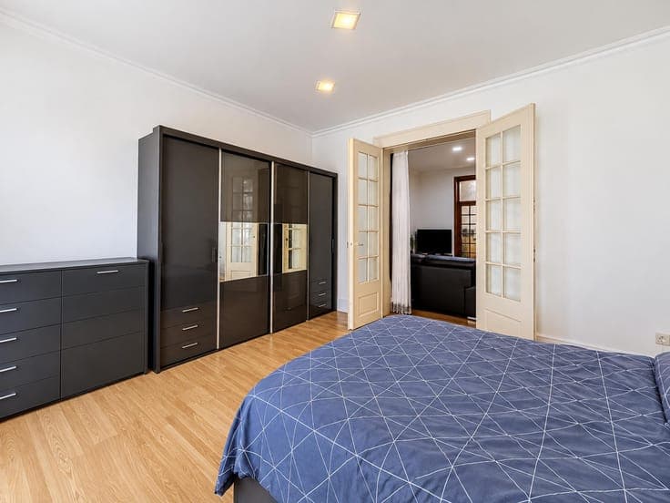 SINGLE-FAMILY HOUSE – WAREHOUSE – 3 CELLARS – MUST SEE!