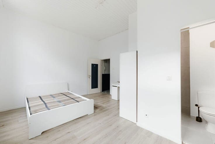 Building 450 m from the station - Excellent profitability