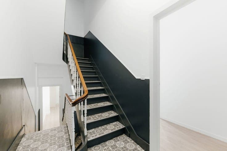 Building 450 m from the station - Excellent profitability