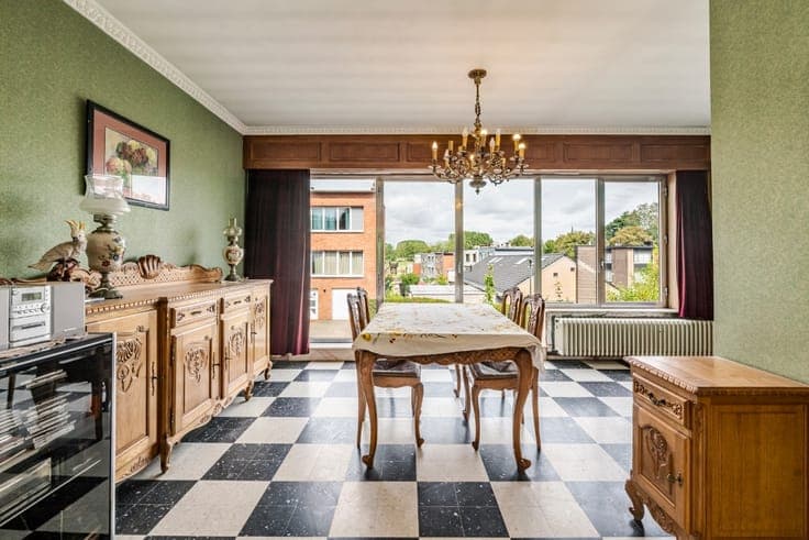 Semi-detached house in quiet Nossegem street