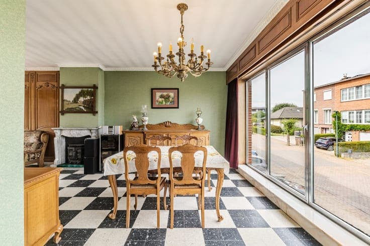 Semi-detached house in quiet Nossegem street