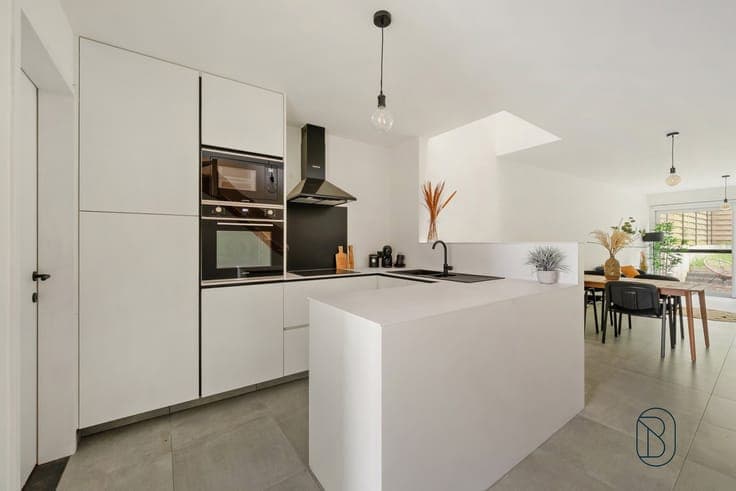 Mooie nieuwbouwwoning met 3 slk en 2 badkamers, + tuin