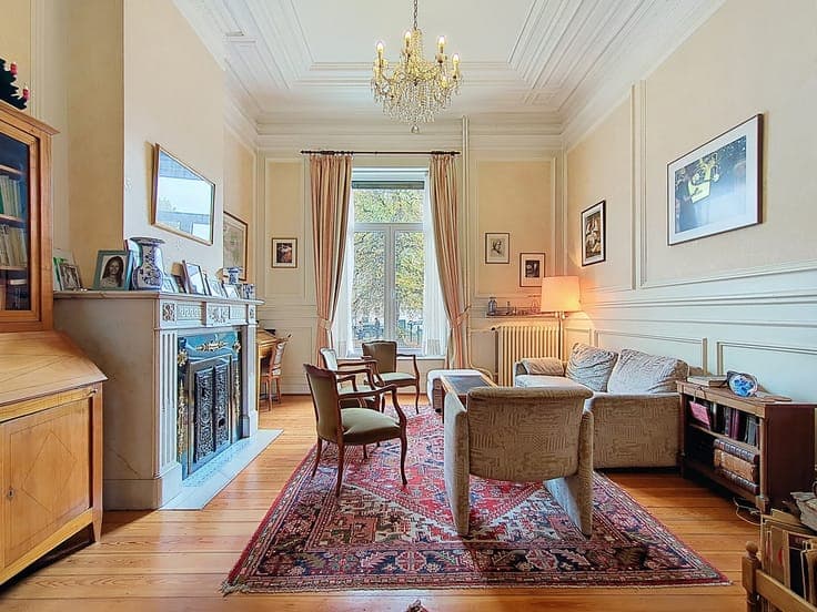 Investment property +- 300m² near Square Marie-Louise on the