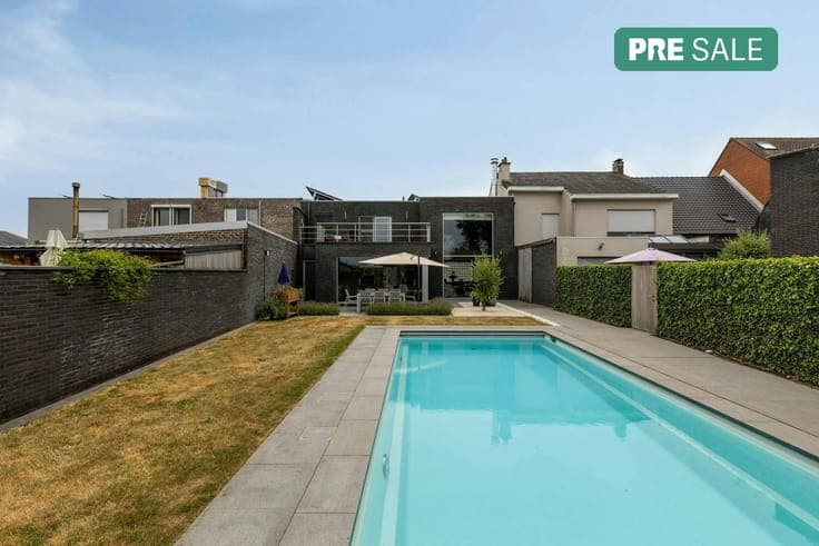 House with 3 bedrooms and pool in Waarschoot