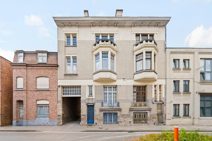 Ruime herenwoning met garage en 8 slk!