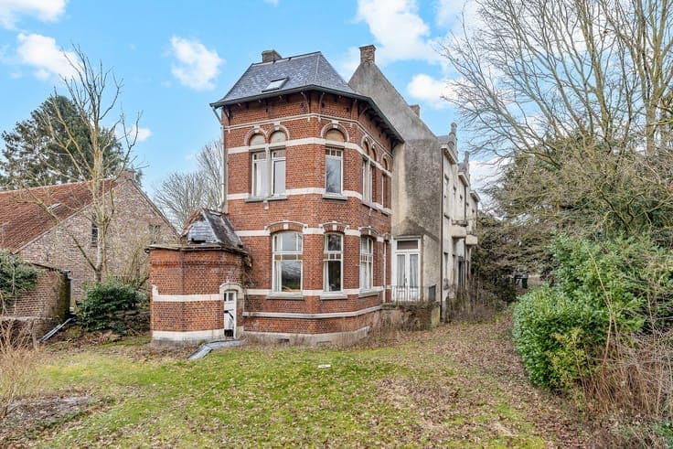 Uniek renovatieproject met authentieke ziel en ruime woonopp