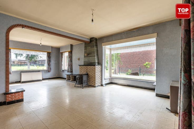 Halfopen bebouwing met grote tuin, garage en tal van mogelij