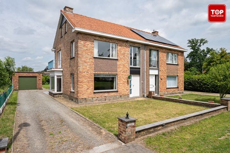 Halfopen bebouwing met grote tuin, garage en tal van mogelij