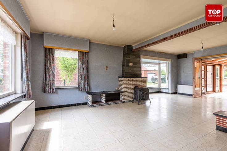 Halfopen bebouwing met grote tuin, garage en tal van mogelij