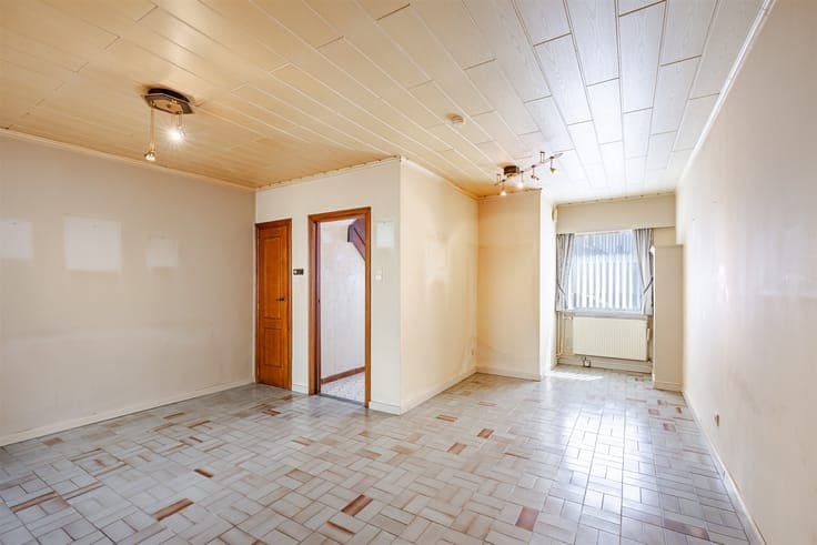 Semi-detached building on prime location in Sint-Niklaas
