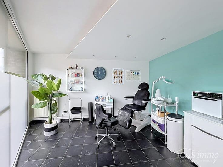 Spacious, move-in-ready property with office/practice space
