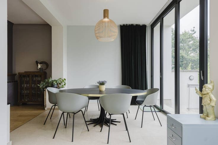 Charming townhouse with garage and sunny city garden