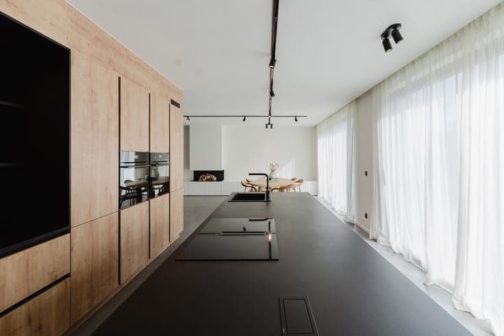 Modernistische woning met 4 slaapkamers en tuin te Drongen