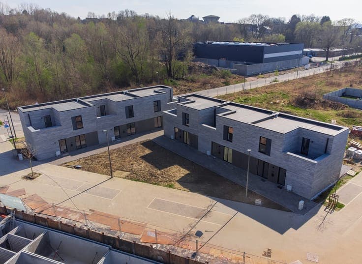 New house, 2 facades, 2 bedrooms with terrace