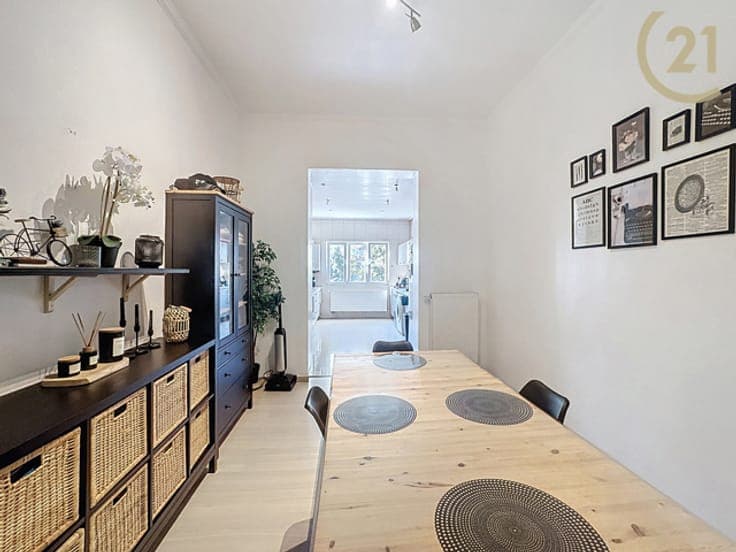 Spacious house with garden – dual living potential!