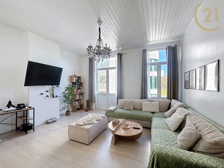 Spacious house with garden – dual living potential!