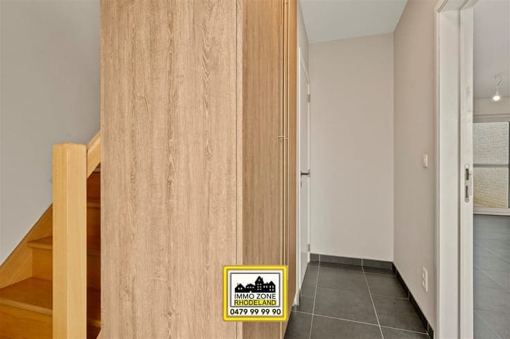 Attractive, energy-efficient home with 3 bedrooms and a gard