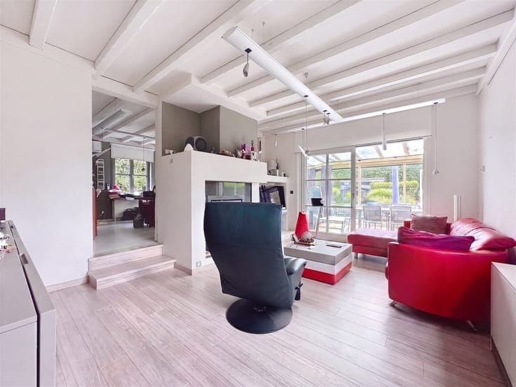 Quietly located open-plan development with a swimming pond –