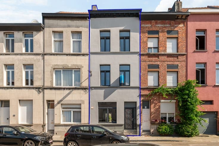 Renovated family home with 3 bedrooms and a city garden