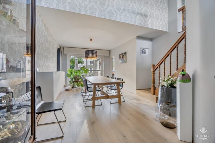 Ruime halfopen gezinswoning met 194 m² woonoppervlakte, d...