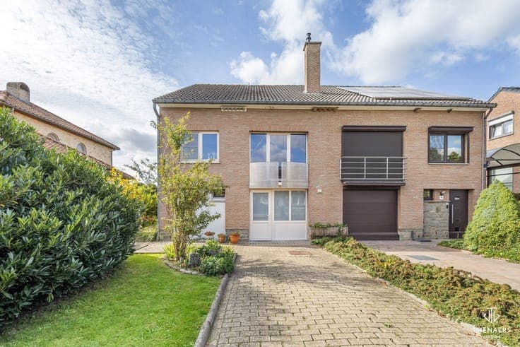 Ruime halfopen gezinswoning met 194 m² woonoppervlakte, d...