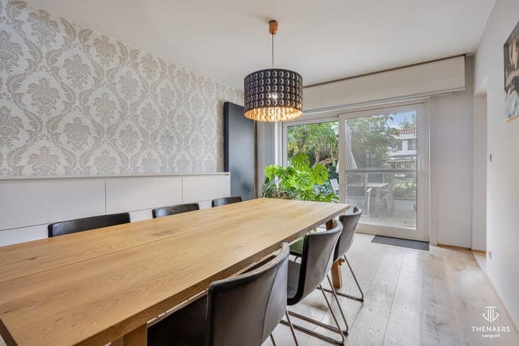 Ruime halfopen gezinswoning met 194 m² woonoppervlakte, d...