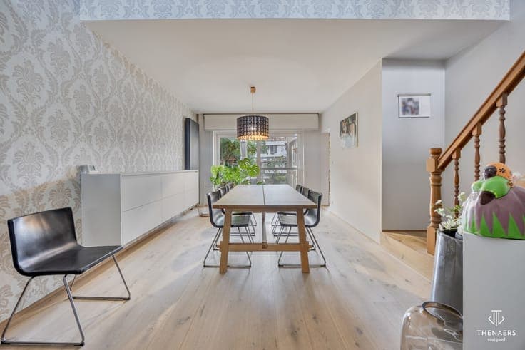 Ruime halfopen gezinswoning met 194 m² woonoppervlakte, d...