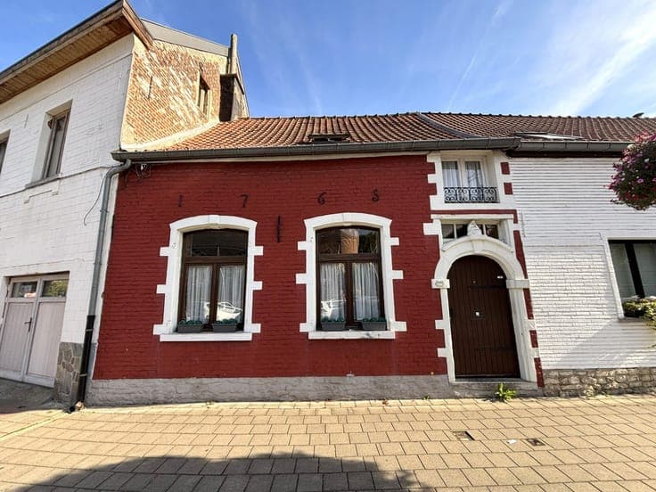 Very charming townhouse with large garden in the center