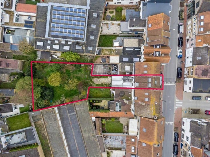 House with spacious sunny garden for sale in the center of K