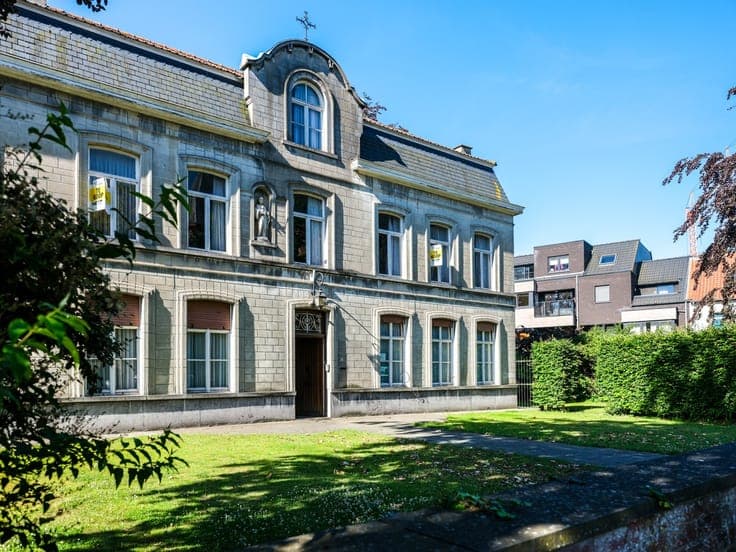 Unieke voormalige dekenij met 703 m² bewoonbare oppervlak...