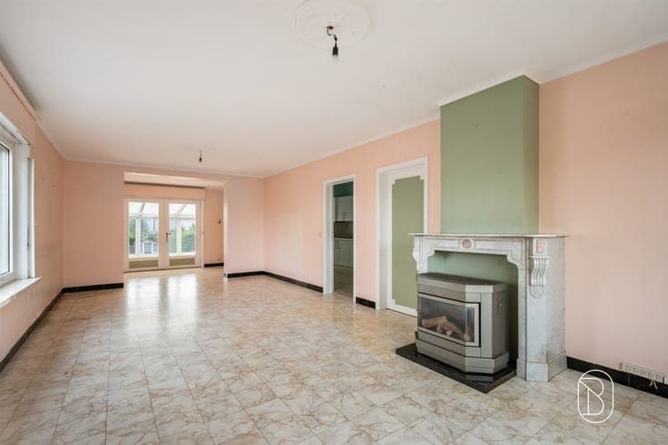 Quietly located 3-bedroom house with a large yard