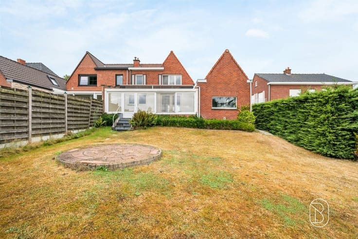 Quietly located 3-bedroom house with a large yard
