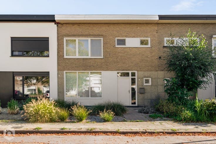 Instapklare woning met 3 slaapkamers en tuin nabij centru...