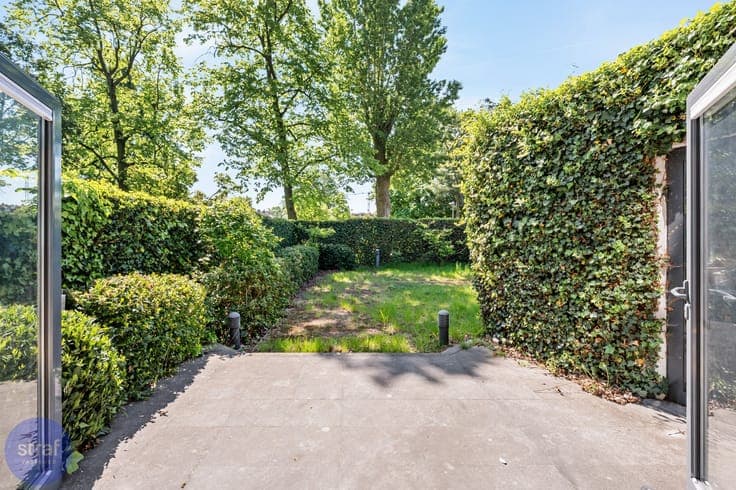 Ruim (en ook groot) huis op Linkeroever met praktijkruimt...